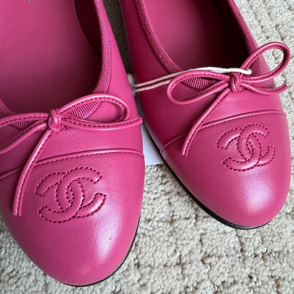 CHANEL Fuchsia Leather Ballet Flats 41.5 - Picture 2 of 8